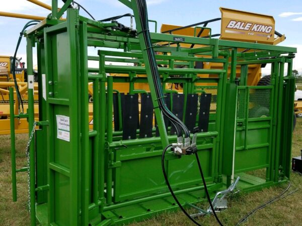 Real Tuff Hydraulic Squeeze Chute